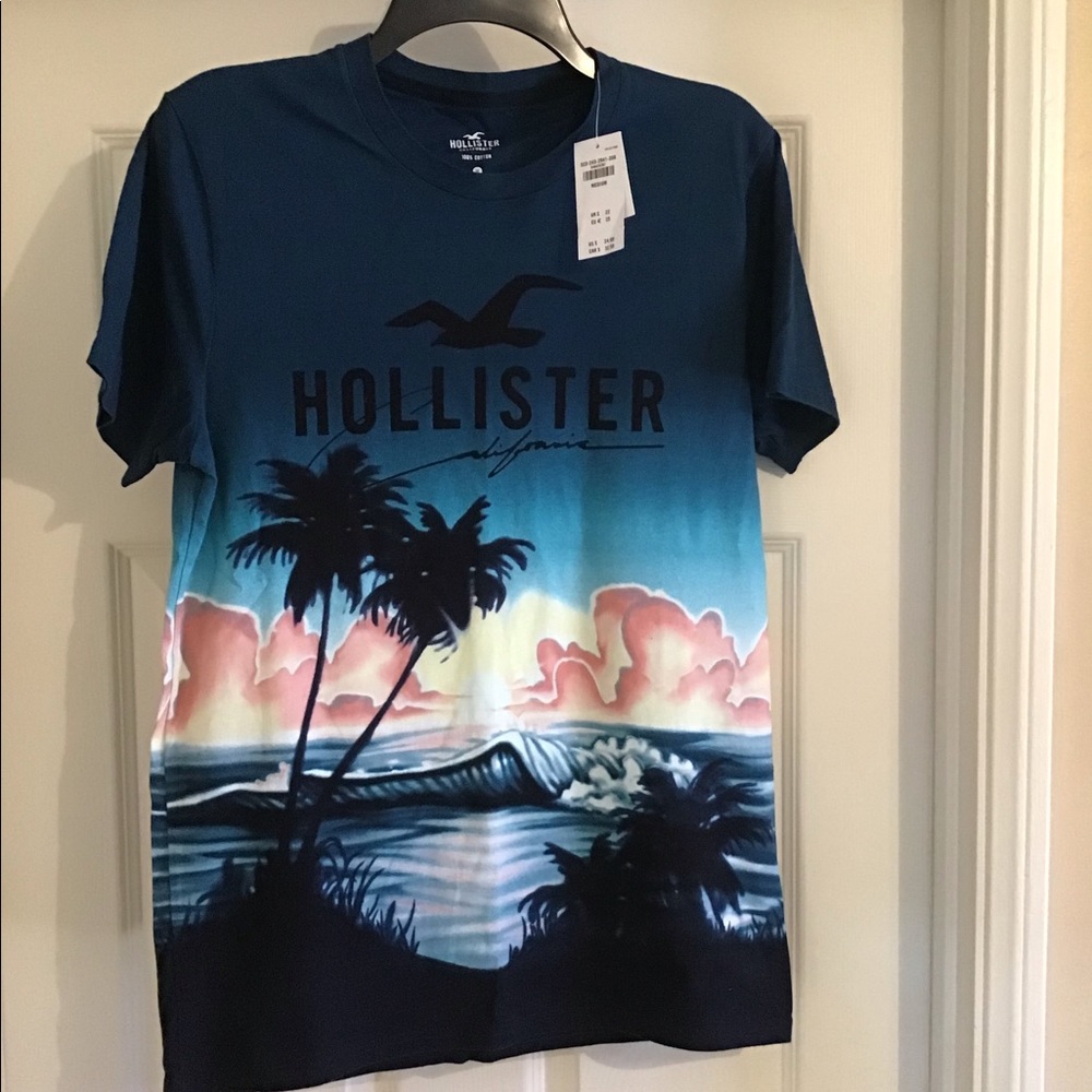 Hollister Ocean Print T-Shirt - NWT - Size Medium